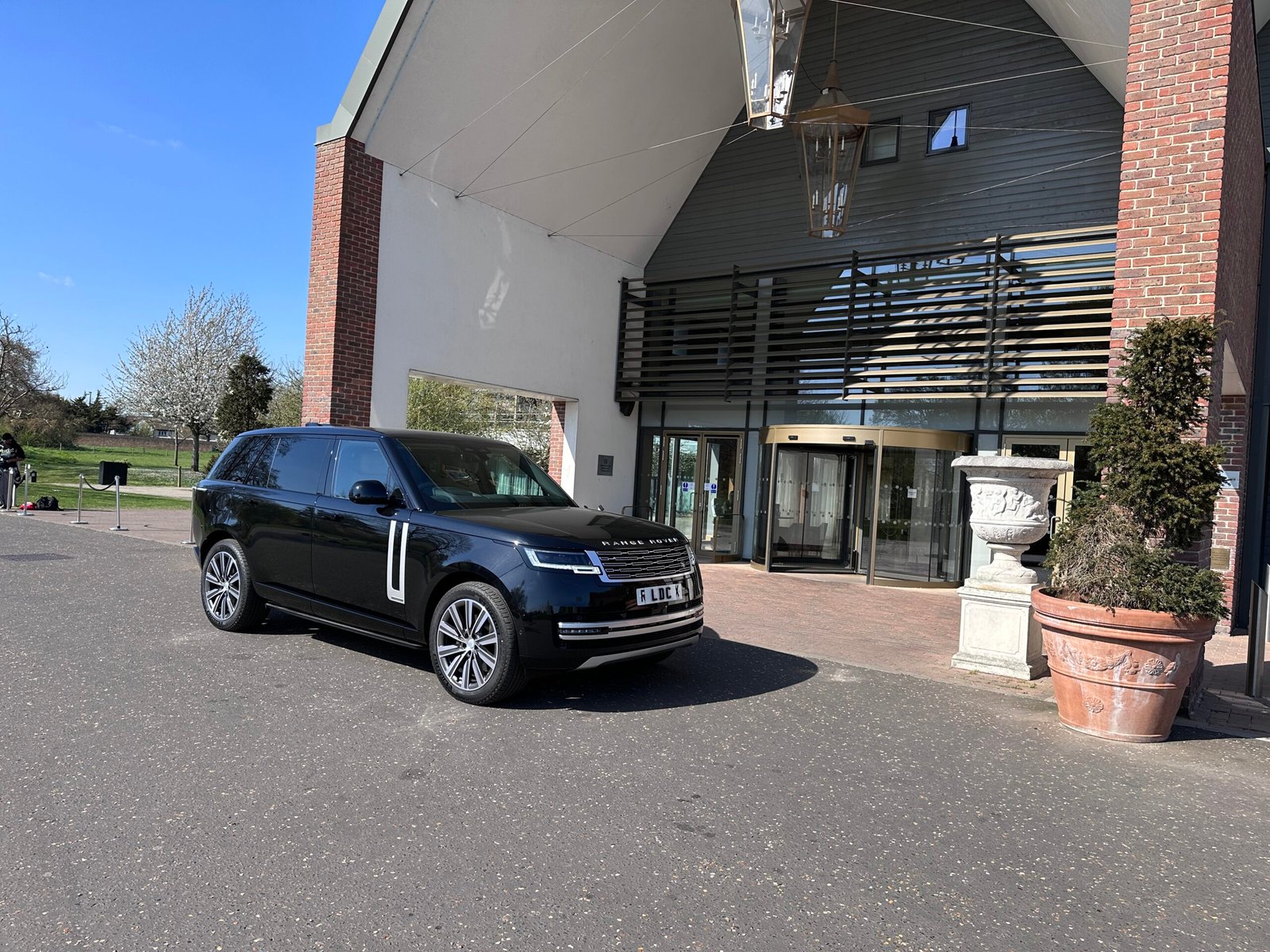 Range Rover chauffeur London hero image